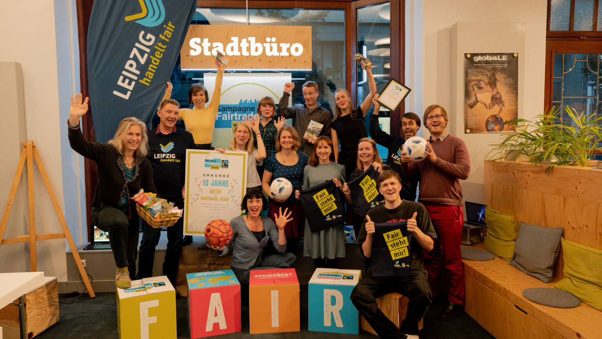 T-Shirt Leipzig handelt fair und Urkunde der Auszeichnung